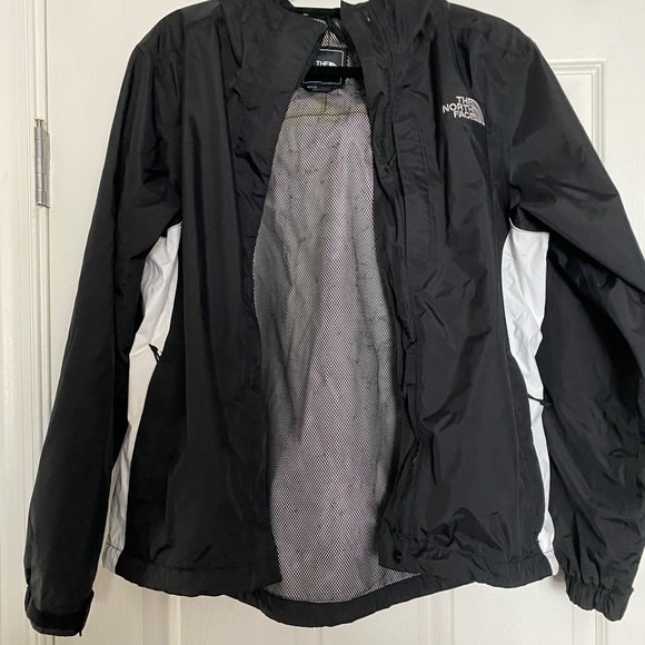 Like NEW North Face Jacket - Picture 9 of 14